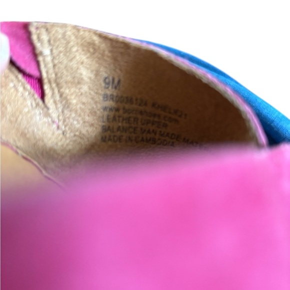 Born Nora Handcrafted Distressed Suede Wedge Sandal Sz 9 3” Wedge Heel Logo - Picture 5 of 5